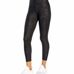 Outlet 🧨 Marika 22'' Black Rose Embossed Aliza Capri Pocket Leggings - 👩 Women 🎁