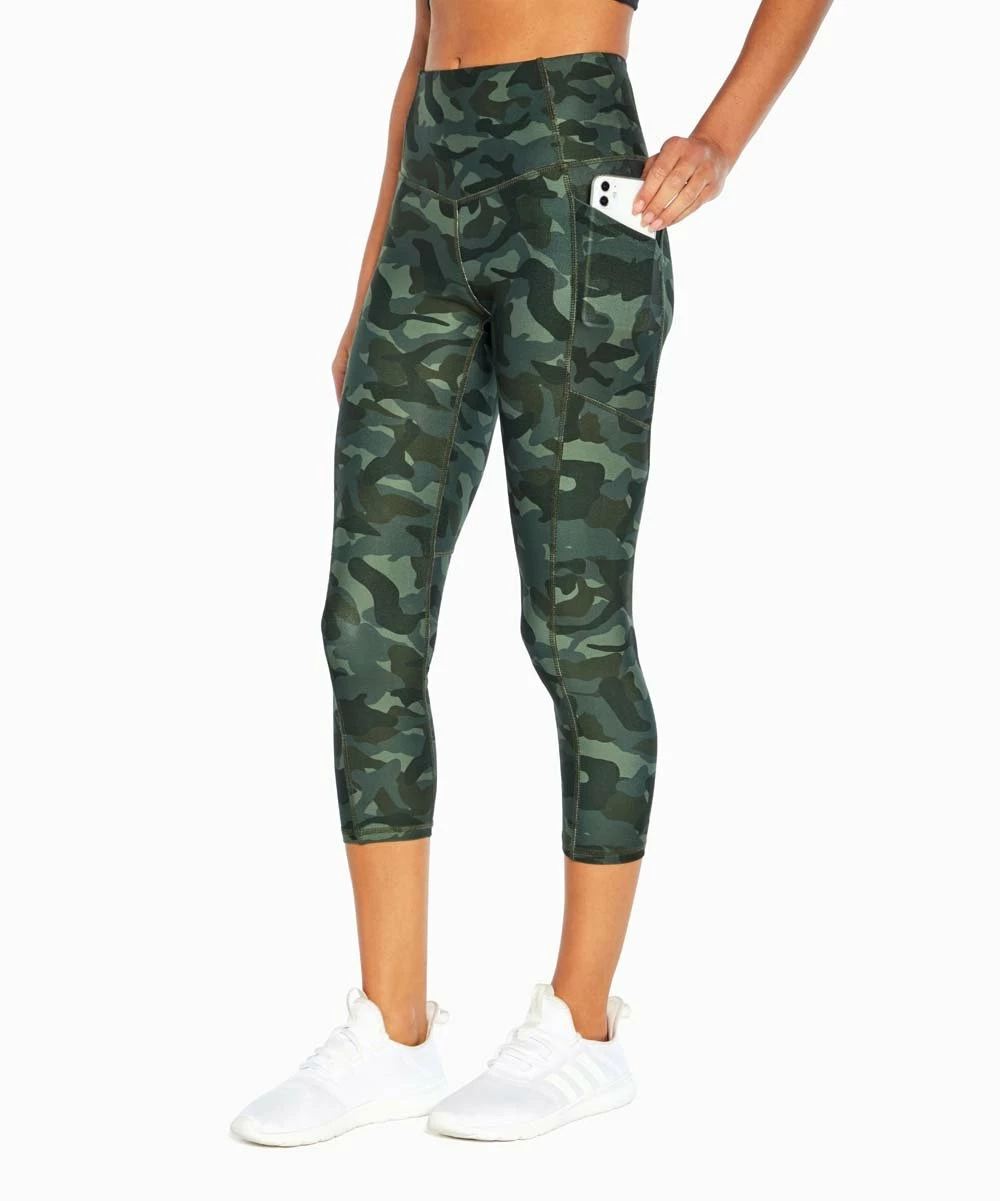 New ๐ Marika Thyme Cloudy Camo Edge Pocket 22'' Capri Leggings - ๐ฉ Women ๐คฉ